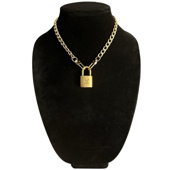 Authentic Louis Vuitton #303 Lock & Key Set on a 18K Gold Plated Chain Necklace - Picture 5 of 7
